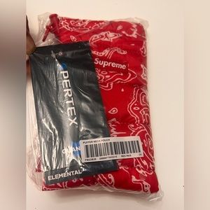 SUPREME PUFFER NECK POUCH RED PAISLEY OS/ FW22 WEEK 14 BRAND NEW 100% AUTHENTIC